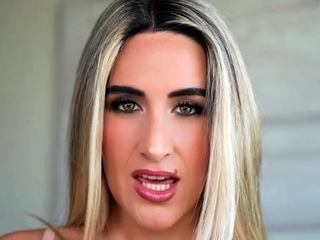 Nina Femme Fatale – Gaze-Locked (Asmr Joi)